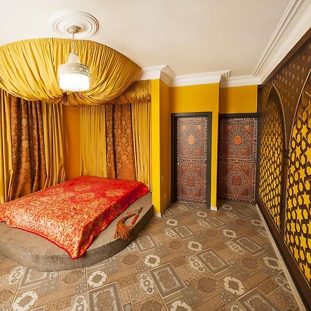 Dating Hotel Cherry Twins (Adults Only) Kijów Zewnętrze zdjęcie