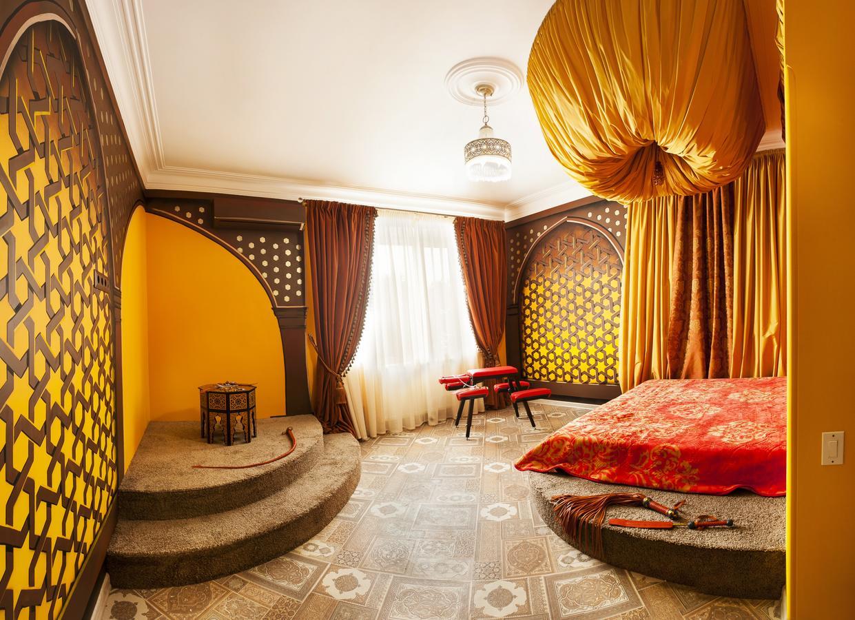 Dating Hotel Cherry Twins (Adults Only) Kijów Zewnętrze zdjęcie